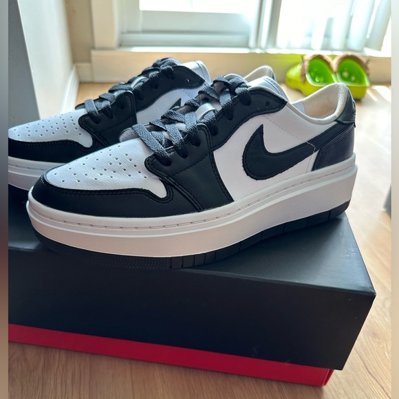 Jordan 1 Low Elevate Black/White (9W/7.5M) - Picture 2 of 5